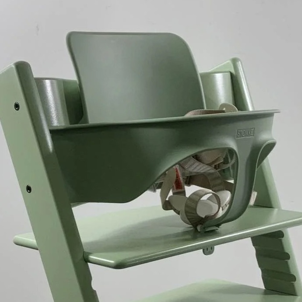 Stokke high chair attachment with harness